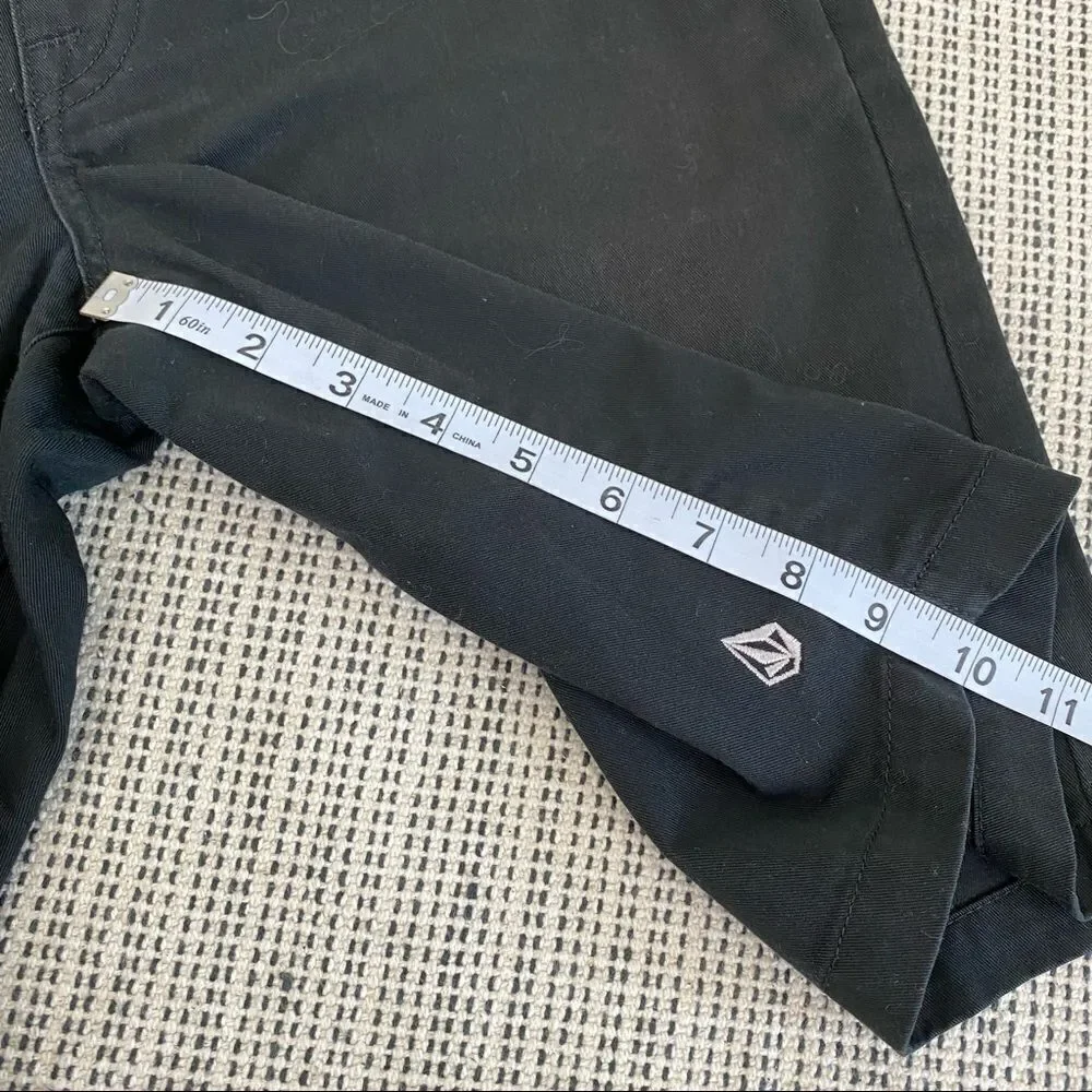 Volcom black shorts young men size 28